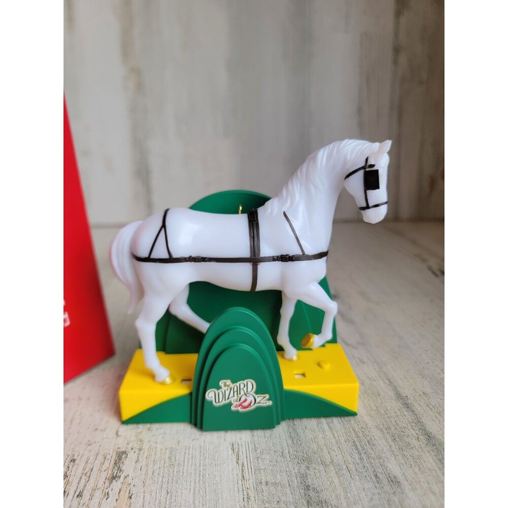 Hallmark horse of different color Wizard of Oz ornament Xmas Magic